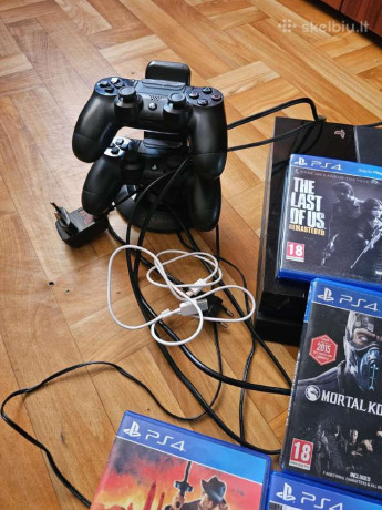 playstation-4-konsole-su-zaidimais-ir-priedais-big-1