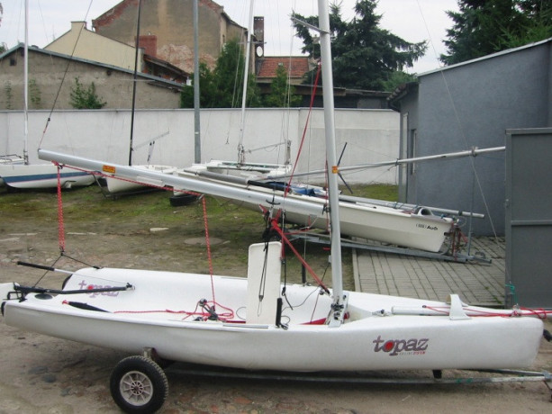 angliskos-gamybos-sportine-jachta-topaz-big-2