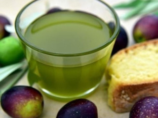 naturalus-graikiskas-nefiltruotas-alyvuogiu-aliejus